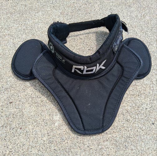 Reebok TC RBK JR S-M Neck guard (Used)