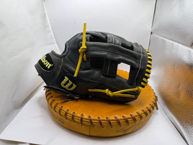 Infield RH Wilson A2000 1175 Baseball Glove 11.75" (Used)