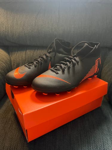 Black Men's Size M 9.5 (W 10.5) Nike Mercurial superfly 7 Turf Cleats Cleats (New)
