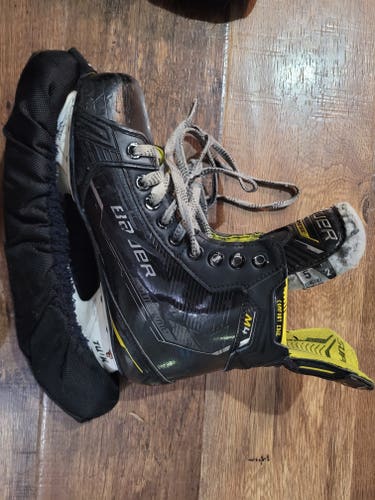 Bauer Supreme M4 Hockey Skates Size 5 (Used)