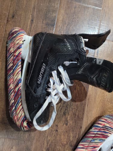 Bauer Matrix Hockey Skates Size 6 (Used)