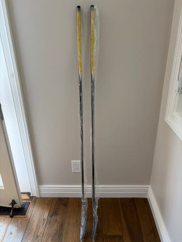 Intermediate Bauer Vapor Flylite Left Hand Hockey Stick P88 65 Flex Pro Stock (New)