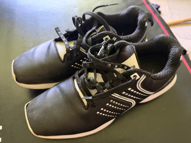 Black Men's Size M 7.0 (W 8.0) Low Top Molded Cleats (Used)
