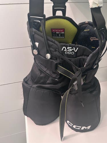Youth Large CCM AS-V Pro Hockey Pants (Used)