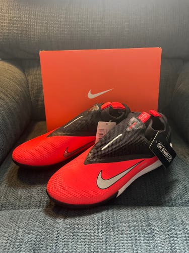 Black Men's Size M 10.0 (W 11.0) Nike Indoor Cleats (New)