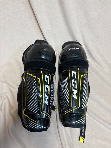 Junior CCM Tacks 9040 13" Shin Pads (Used)