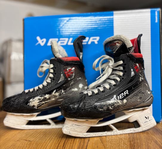 Bauer Vapor X5 Pro Hockey Skates - Junior 3 / Regular Width (Good Condition)