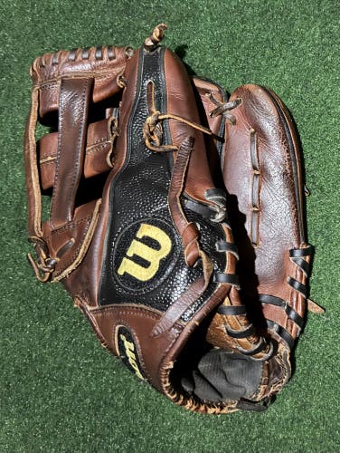 Wilson A2000 RH Infield Baseball Glove 12" (Used)