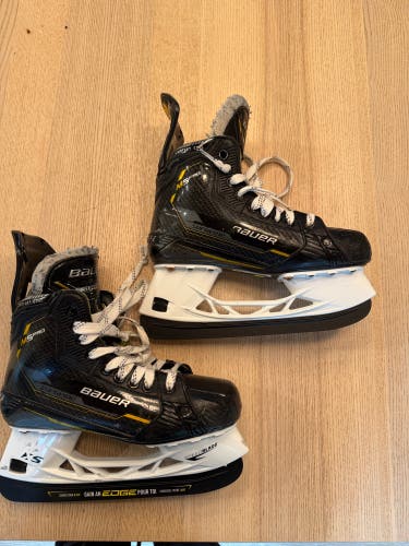 Bauer Supreme M5 Pro Hockey Skates Regular Width 6 (Used)