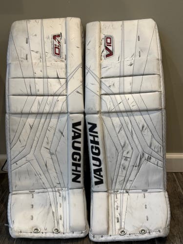 28" Vaughn Velocity V10 Goalie Leg Pads (Used)