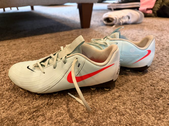 Unisex 3Y (Big Kids / Youth) Nike Cleats (Used)