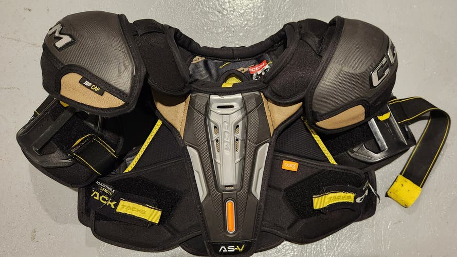CCM Tacks ASV shoulder pads jr large