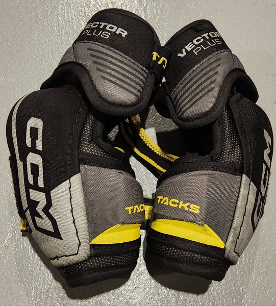 CCM Tacks vector plus elbow pads jr large