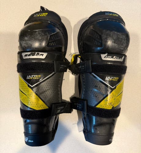 Junior Bauer Supreme Ultrasonic 9" Shin Pads (Used)