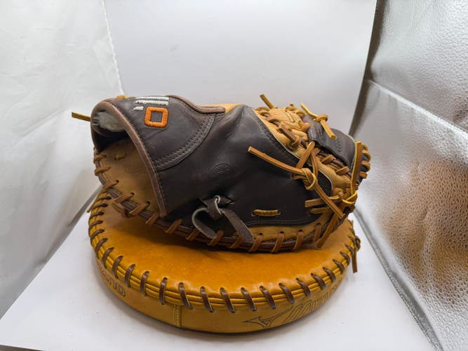 Catcher's RH Nokona Alpha S-2 Baseball Glove 32" (Used)