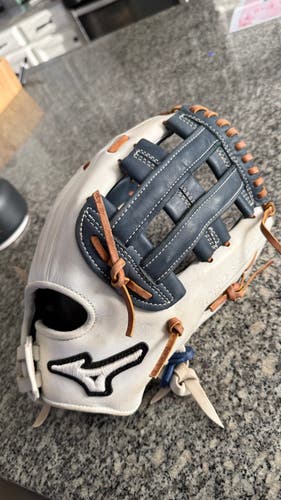 RH Mizuno Pro select Softball Glove 12.5" (Used)