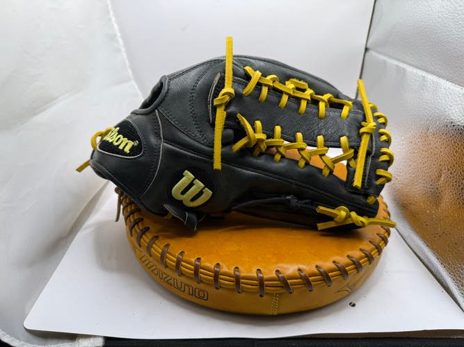 Outfield RH Wilson A2000 Baseball Glove 12.5" (Used)
