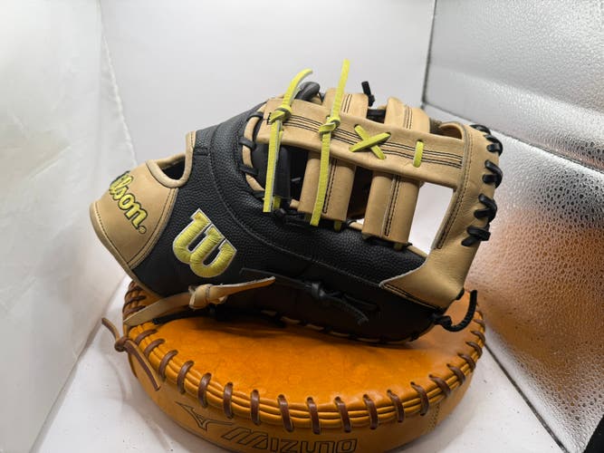 First Base RH Wilson A2000 1679 Baseball Glove 12.5" (Used)