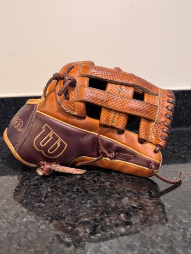 2024 Wilson A2000 RH Infield Baseball Glove 11.75" (Used)