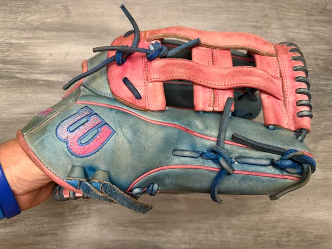Wilson A2000 RH Outfield Baseball Glove 12.75" (Used)