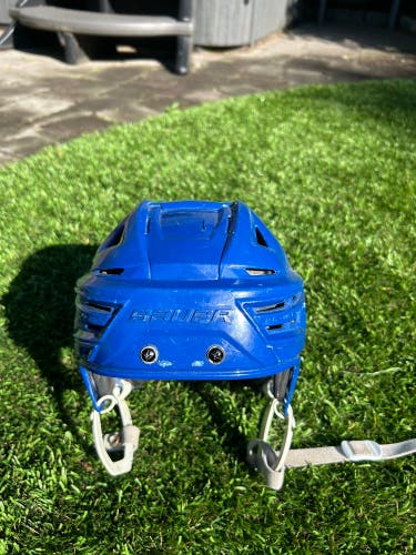 Medium Bauer Re-Akt 150 Helmet (Used)