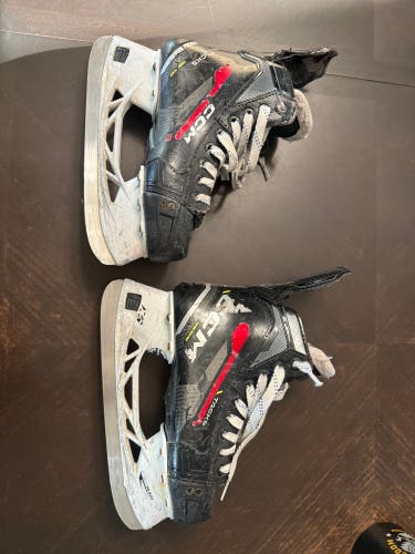 Black CCM Tacks Hockey Skates Size 5 (Used)