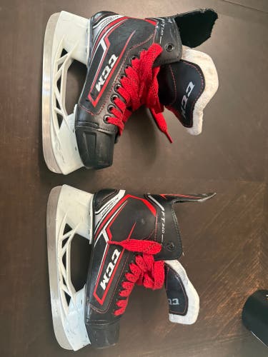 2017 CCM JetSpeed FT340 Hockey Skates Size 4 (Used)