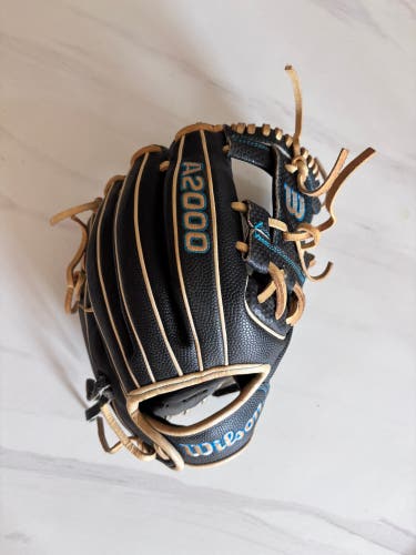 2024 Wilson A2000 RH Infield Baseball Glove 10.5" (Used)