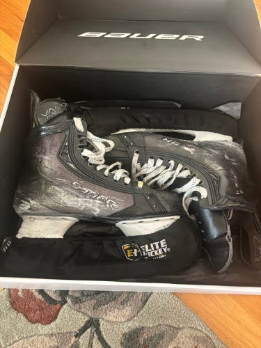 2023 Bauer Vapor Hyperlite 2 Hockey Skates 8 (Used)