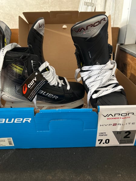 Black/White 2023 Bauer Vapor Hyperlite 2 Hockey Skates Regular Width 7 (New)