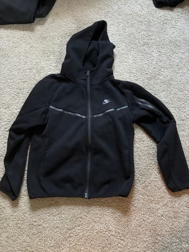 Black Medium Nike tech Sweatshirt