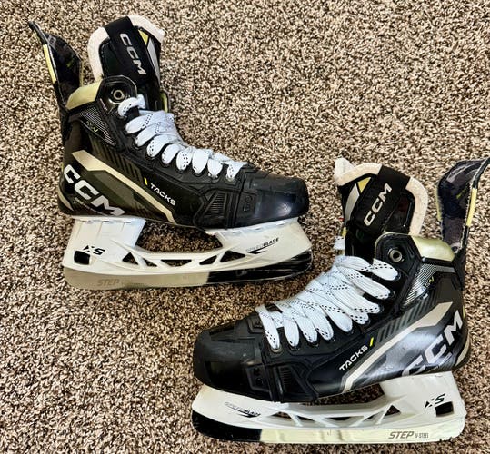 CCM AS-V Hockey Skates Wide Width 7.5 (Used)