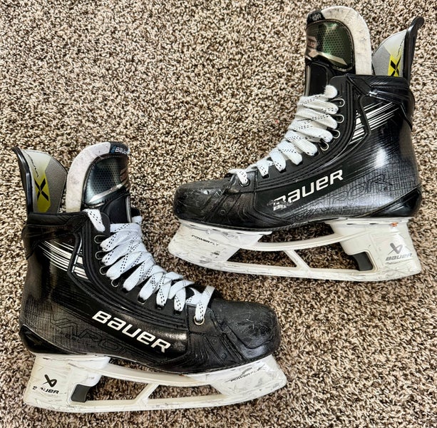 Bauer Vapor Hyperlite 2 Hockey Skates Regular Width Pro Stock 8.5 (Used)