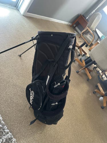 Unisex Titleist Bag (Used)