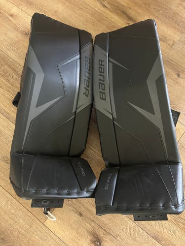 Large Bauer Sv-Pro Goalie Leg Pads (New)