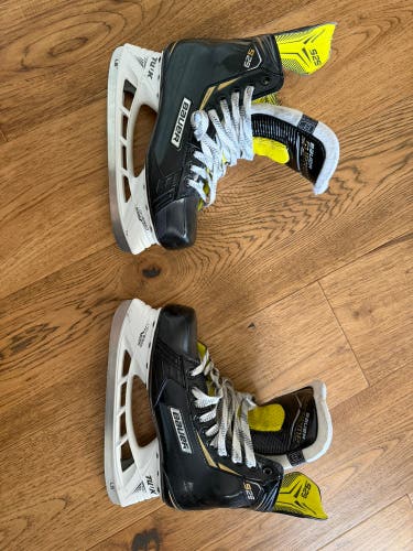 Blue 2018 Bauer Supreme S29 Hockey Skates Regular Width 8 (Used)