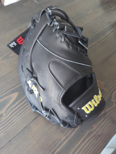 2025 Wilson RH First Base A2000 1679 Baseball Glove 12.5" (New)