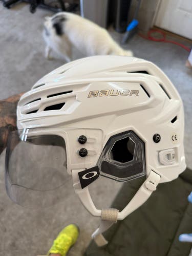 Large Bauer Re-Akt 155 Helmet (Used)