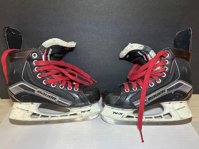 Black Bauer Vapor X Hockey Skates Regular Width Size 5 (Used)