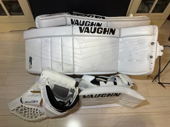 28" Vaughn Velocity V9 Goalie Leg Pads (Used)