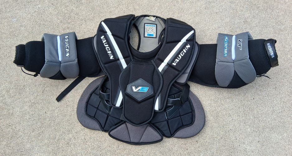 JR Medium/Large Vaughn Velocity V9 Goalie Chest Protector (Used)
