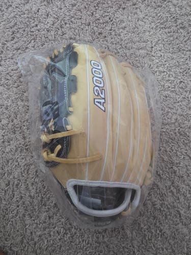 Pitcher's LH Wilson A2000 Baseball Glove 12" (New)