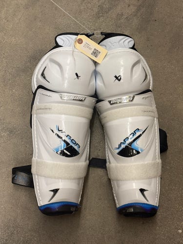 Intermediate Bauer Vapor Flylite Shin Pads 13"