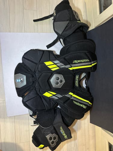Large Vaughn Velocity VE8 Int Goalie Chest Protector (Used)