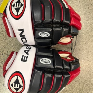 Easton Synergy 900 Gloves 14" (Used)