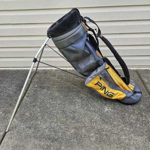 READ Vintage Ping Hoofer Yellow Gray Embroidered Stand Golf Bag 4 Way Divided