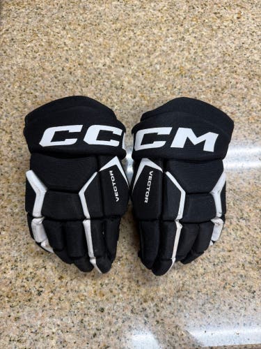 CCM Tacks Vector Plus Gloves 11" (Used)