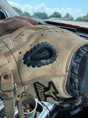 Mizuno GXC 105 RH Catcher's Baseball Glove 32.5" (Used)
