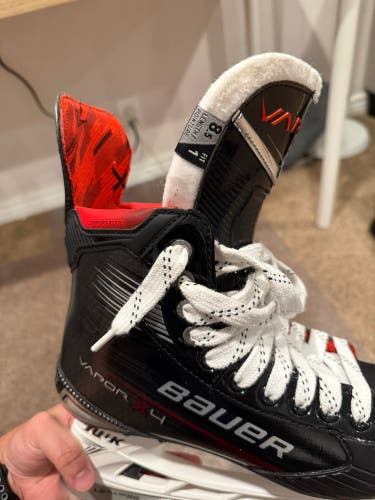 2023 Bauer Vapor X4 Hockey Skates 8.5 (Used)