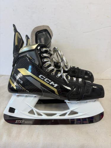 Black 2022 CCM AS-V Pro Hockey Skates Regular Width 9.5 (Used)